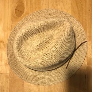 Marks & Spencer tan beach hat with brown tie. Great condition, used.